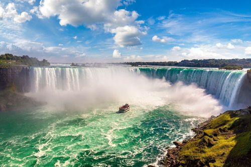 Saviez-vous que l'on peut survoler les chutes du Niagara en tyrolienne ?