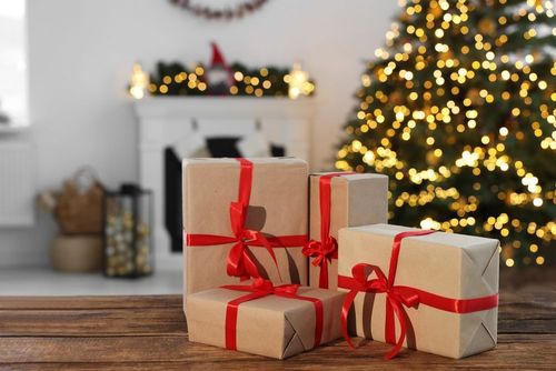 Noël 2024 : 4 idées cadeaux à moins de 20 € pour faire plaisir à un proche fan de voyage (ou à votre collègue lors du Secret Santa) !