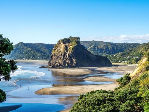 De l'Islande à Hawaï cinq plages de sable noir pour explorer la beauté brute de la planète