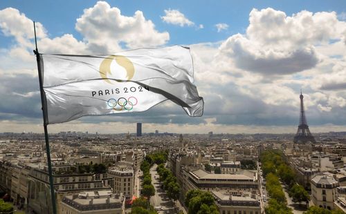 "Il y a des plans B et même des plans C" : la cérémonie des JO de Paris 2024 pourrait être délocalisée selon Emmanuel Macron 