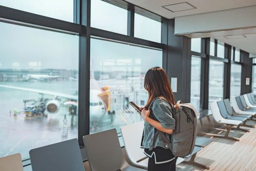 Si vous voyagez cet été, attention au Wi-Fi public des gares et aéroports ! Nos conseils pour éviter les risques de piratage