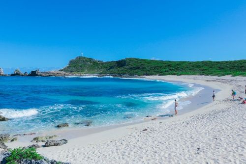 Entre plages de rêve et paysages paradisiaques, 5 lieux naturels d'outre-mer à visiter cet hiver !