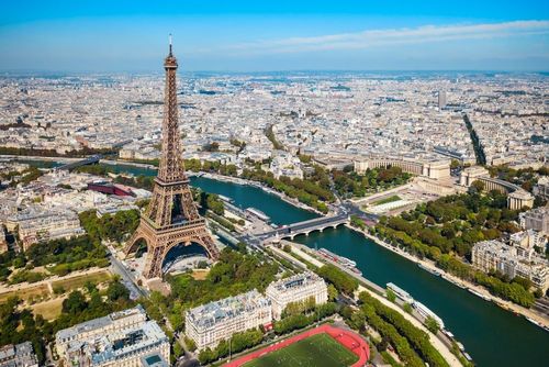 L'été le temps est idéal pour découvrir Paris depuis la Seine ! Points de vue uniques et monuments grandioses au programme