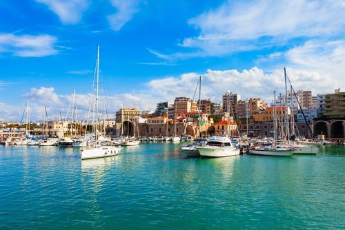 On a repéré ce bon plan : partez en Crète pour un road trip de 8 jours, avec le vol, la location de voiture et les hébergements compris à partir de 678 euros !