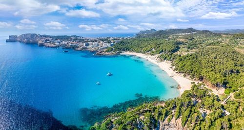 En France ou dans les îles, en hôtel ou en camping, c'est le moment de réserver vos prochaines vacances avec les offres du Black Friday !
