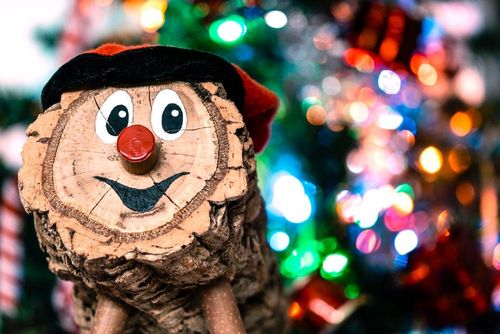Connaissez-vous cette tradition de Noël catalane ? Ce n’est pas le Père Noël qui apporte les cadeaux mais un autre personnage haut en couleur 