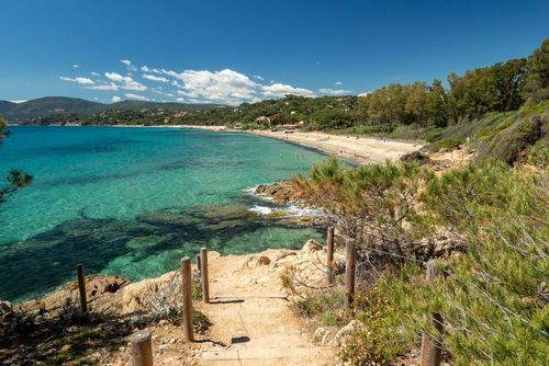 Vous avez prévu d’aller à la plage ce week-end ? Attention à ces gestes interdits qui pourraient vous coûter cher 
