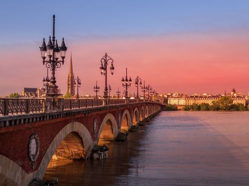 Dégustations, voiliers et spectacles de drones... Direction Bordeaux pour la Fête du vin du 27 au 30 juin !