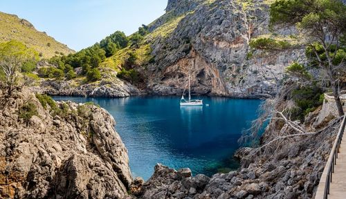 Cette petite plage cachée est une merveille à Majorque ! Voici comment y accéder