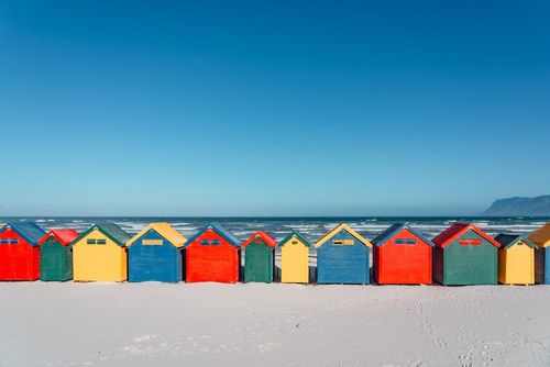 Ces plages aux cabines colorées (et instagrammables) nous plongent dans un décor rétro et idyllique ! Où les trouver en France ? 
