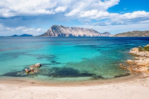 Rochers de granit, sable blanc et eaux turquoise : voici 3 plages à visiter absolument en Sardaigne