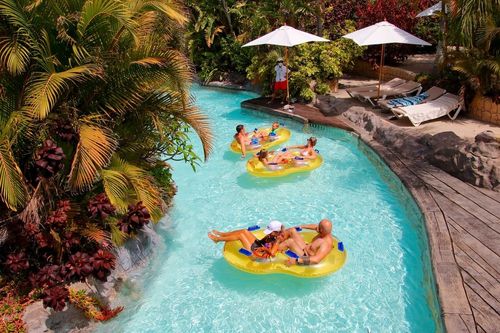 Toboggans, tyroliennes, rivières… Plongez à la découverte de ces 5 parcs aquatiques à travers le monde !