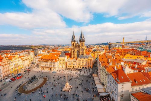 Une exploration fascinante de la place de la vieille ville de Prague et son histoire
