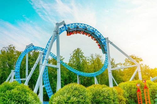 Amateurs de sensations fortes, découvrez ces parcs vertigineux et peu connus des Français ! 