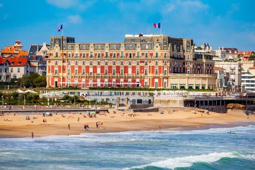 On a repéré ce bon plan : une escapade chic à Biarritz dans un hôtel 4*, à deux pas de la Grande Plage, dès 108€ par personne