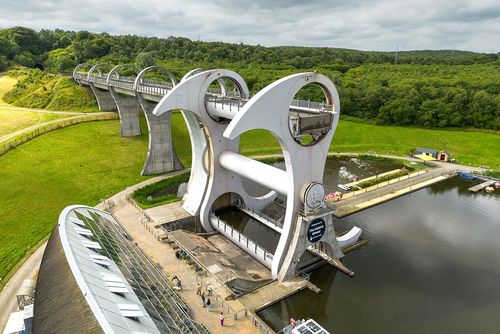 (VIDEO) Connaissez-vous cette roue surprenante en Ecosse ? Il s'agit d'un ascenseur à bateaux unique au monde !