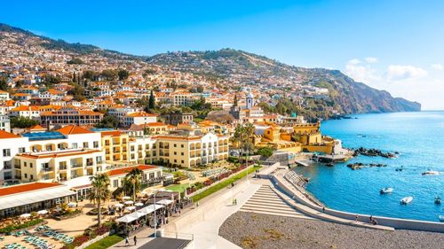 Météo ensoleillée, température à 20 degrés... Voici 4 destinations européennes où partir en novembre !
