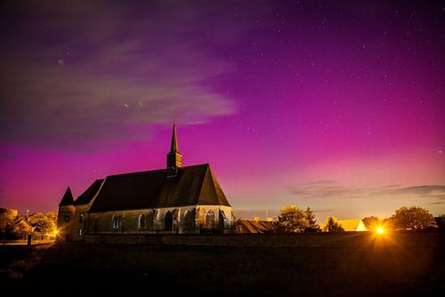 Des aurores boréales en France ? Voici 5 lieux sans pollution lumineuse pour avoir la chance de les observer !