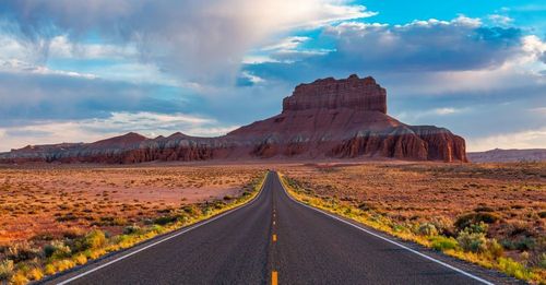 Canyons, formations rocheuses spectaculaires et paysages de cinéma... Vivez un road-trip sauvage au coeur de l'Ouest américain