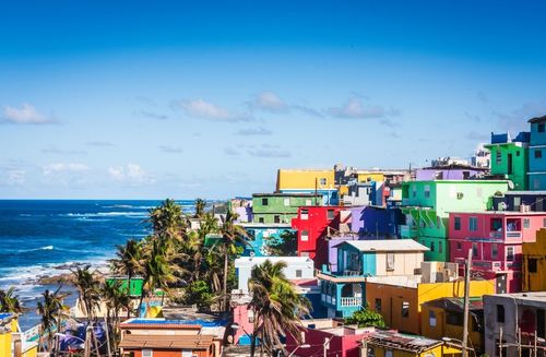 Il n' y a pas que Cuba ou les Bahamas dans les Caraïbes ! Cette île méconnue des touristes est une véritable perle caribéenne
