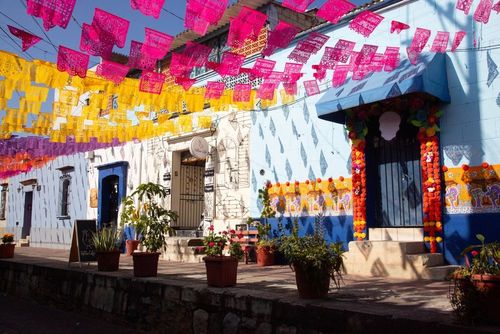 Loin des visites classiques, visitez ces quartiers festifs et arty aux quatre coins du globe !