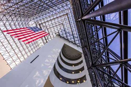 Trascorri mezza giornata alla Biblioteca e al Museo presidenziale John F. Kennedy di Boston.