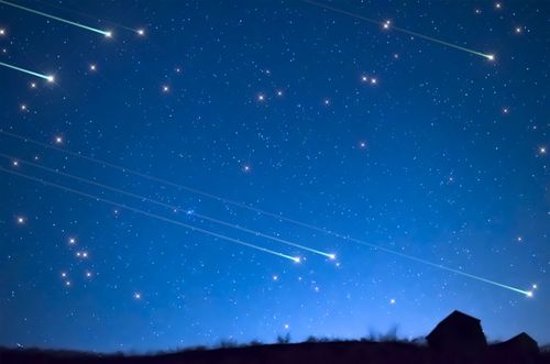 La plus belle pluie d’étoiles filantes en France, c’est bientôt ! Nos conseils pour les observer