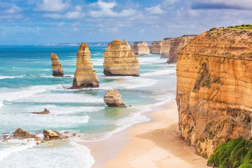 Falaises spectaculaires, formations rocheuses mystérieuses... Voici 3 paysages naturels fascinants à voir au moins une fois en Océanie !