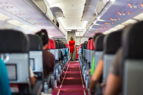 Attention, ces comportements pourraient vous coûter cher en avion (jusqu'à être banni de la compagnie !)