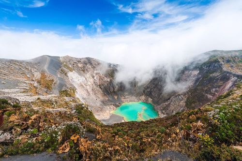 The Irazù volcano and its acid lake, a unique and memorable experience
