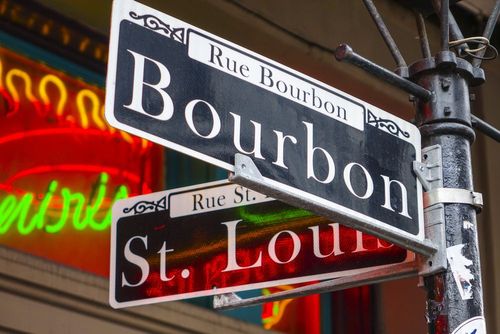 Bourbon Street, la bulliciosa calle de Nueva Orleans