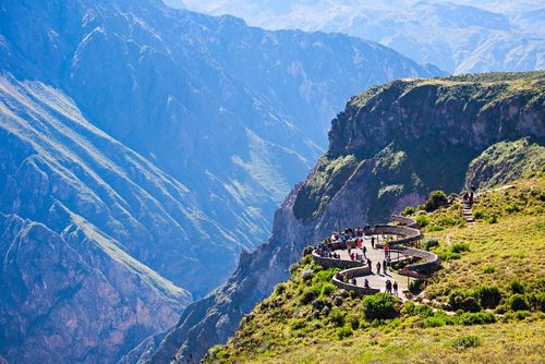 Il n'y a pas que le Grand Canyon à visiter pour en prendre plein la vue ! En voici 7 à découvrir dans le monde (et ils sont très impressionnants)