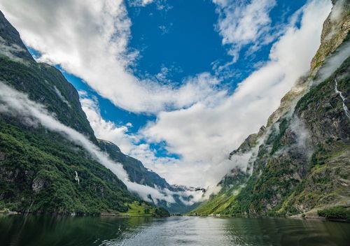 Ce fjord spectaculaire et classé à l’UNESCO se trouve à moins de 3h de vol de la France