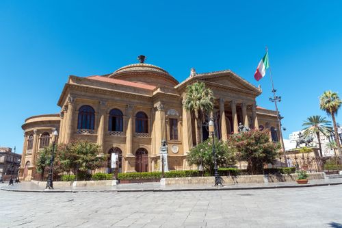 Theater in Palermo, die man gesehen haben muss: Teatro Massimo und Teatro Politeama