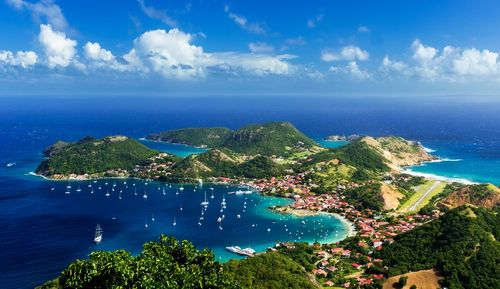 Eau à 28 degrés, sable blanc, volcan... 3 lieux magnifiques à visiter en Guadeloupe !