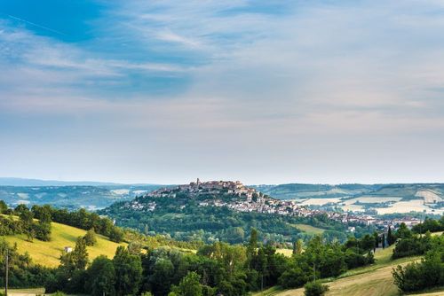 Le printemps est la saison idéale pour visiter ces villages classés parmi les plus beaux de France (avec moins de touristes qu'en été) !
