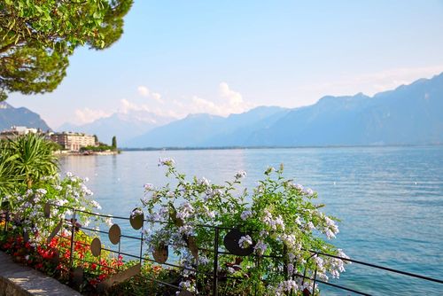 Oubliez le littoral bondé de touristes et découvrez ces 5 lacs de montagne où se rafraîchir cet été !