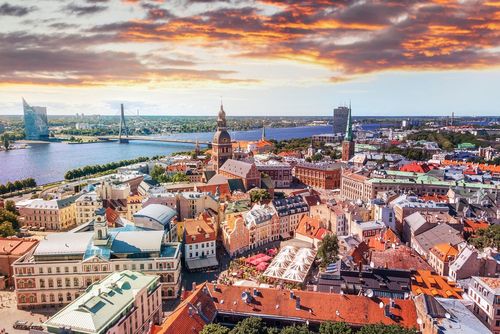 Châteaux, plages, villes médiévales... Les pays baltes sont la destination idéale pour voyager au printemps (sans trop de touristes) !