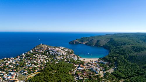 L'Escala: spiaggia, natura e archeologia sulla Costa Brava