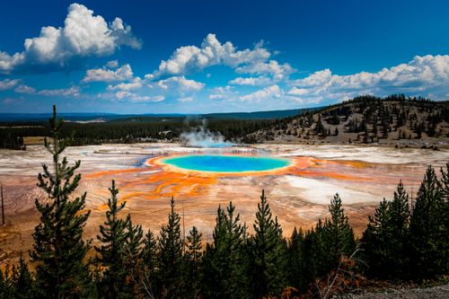 Trou béant, montagne multicolore... ils semblent surnaturels, mais ces lieux impressionnants sont bien réels (et naturels) !