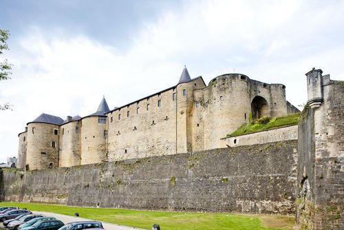 Saviez-vous que le plus grand château fort d’Europe se trouve en France ? Voici où aller pour le visiter
