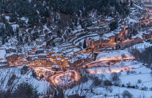 Ce pays frontalier à la France regorge de petits trésors (et encore plus en hiver) ! 5 raisons d'y passer vos prochaines vacances