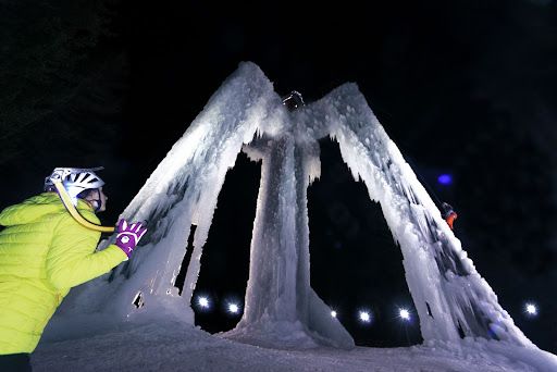 Eisklettern: eine ungewöhnliche Aktivität, die es zu entdecken gilt!